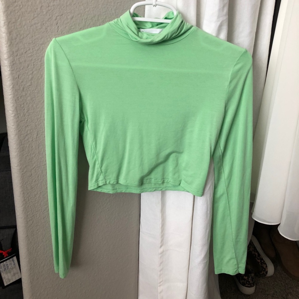 Long sleeve crop top!